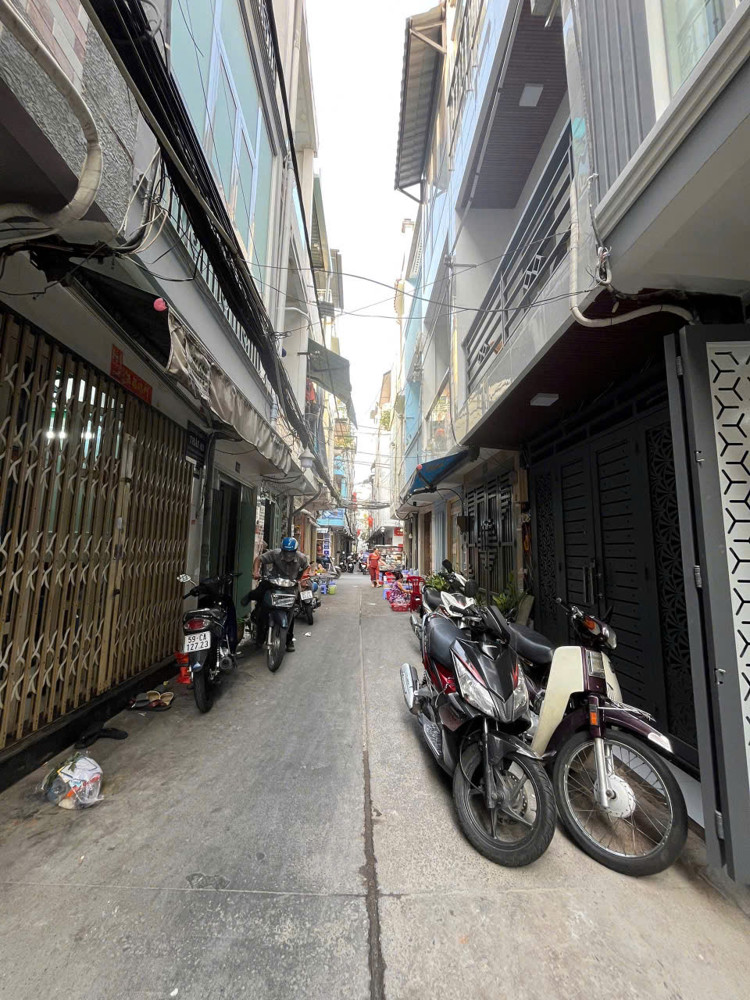 Bán Nhà Sát Mặt Tiền Đối Diện Q1 Đúc 4 Tấm Mới Hoàng Diệu