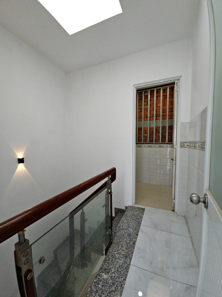 Bán Nhà Sát Mặt Tiền Trung Tâm Q4 Cạnh Q1 Nhà Mới Đúc 3 Tấm Có 3 Đ