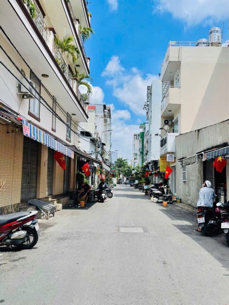 Bán Nhà Ngay Ngã Tư Bốn Xã Đường 6M - 4 Tầng - Sổ Vuôn A4 - Chỉ 6.X Tỷ