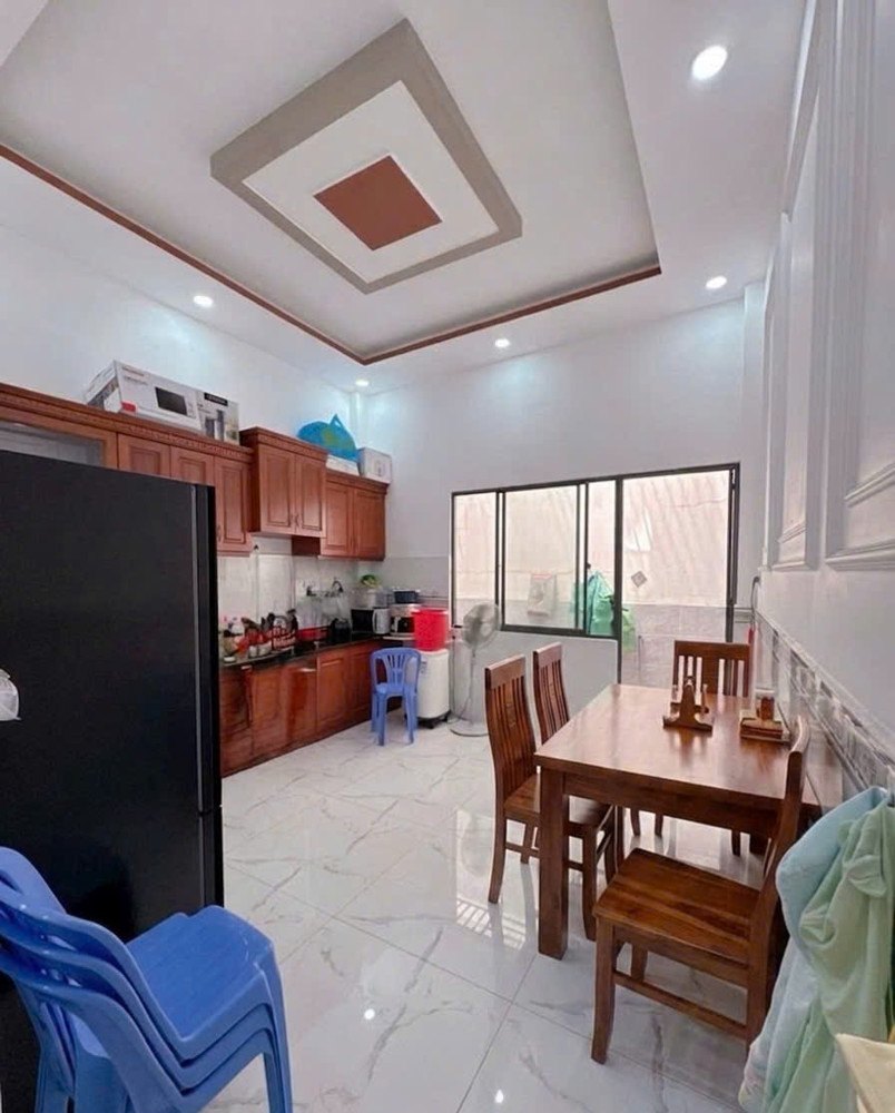 Bán Nhà Ngay Ngã Tư Bốn Xã Đường 6M - 4 Tầng - Sổ Vuôn A4 - Chỉ 6.X Tỷ