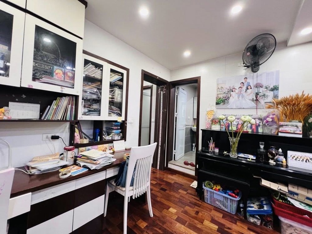 Bá.n Tập Thể Phố 8/3 Diện Tích Sử Dụng 70M 2 Ngủ