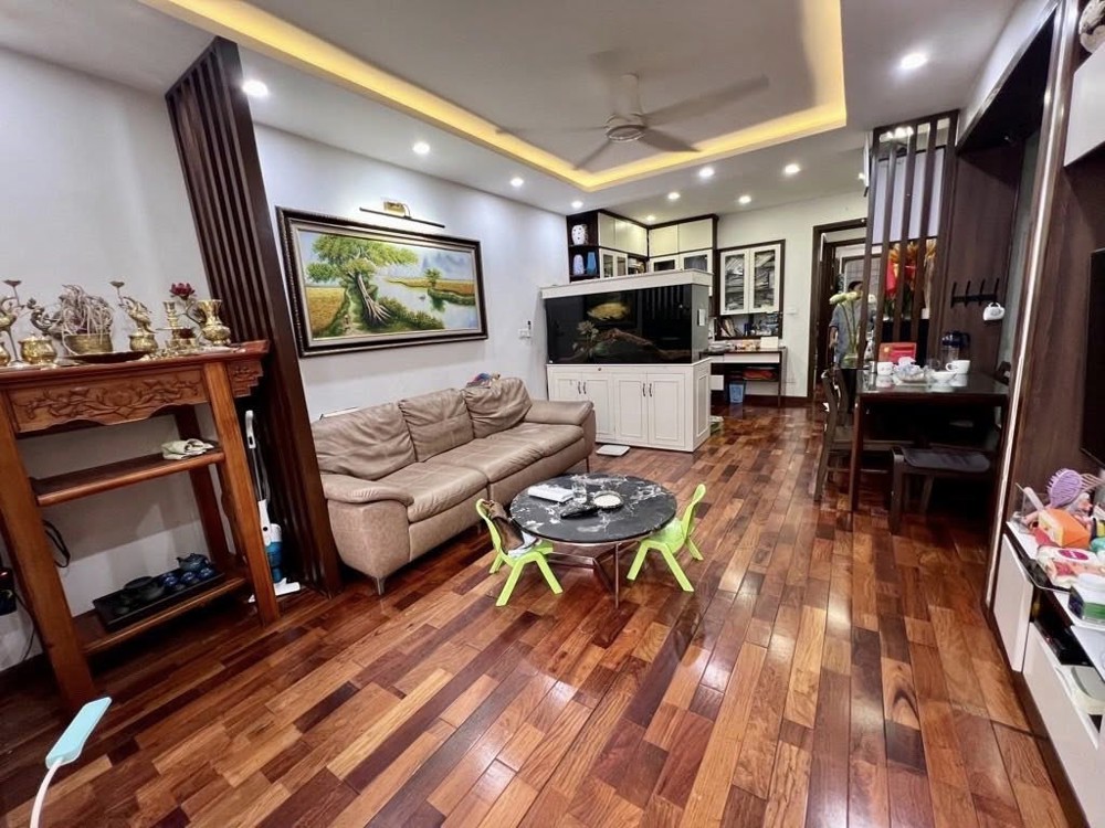 Bá.n Tập Thể Phố 8/3 Diện Tích Sử Dụng 70M 2 Ngủ