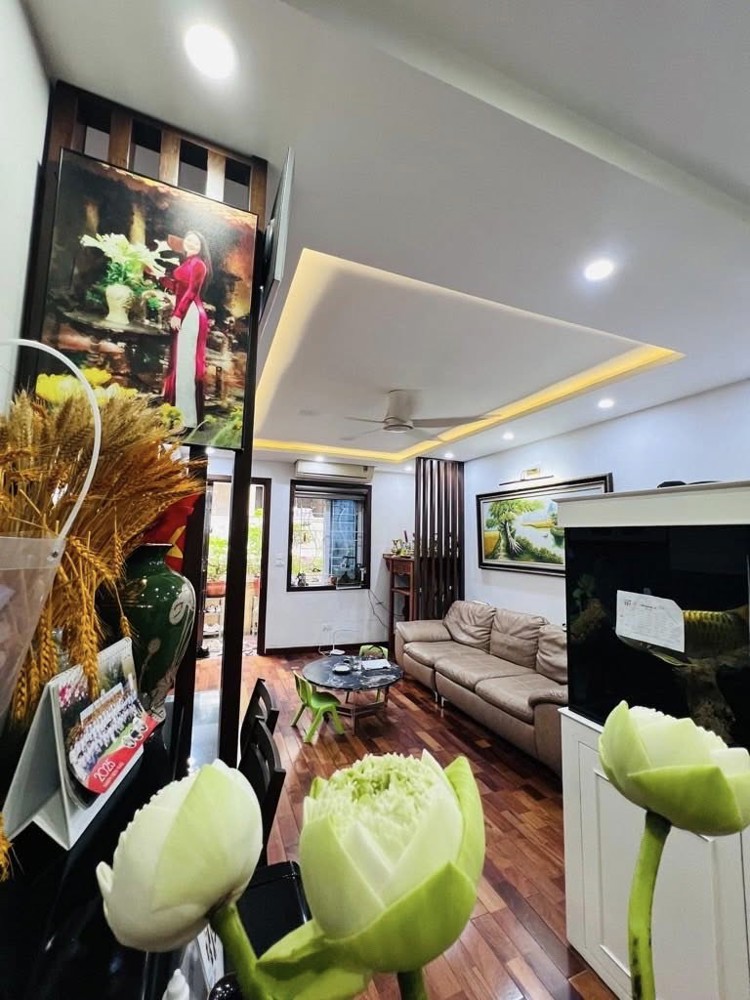 Bá.n Tập Thể Phố 8/3 Diện Tích Sử Dụng 70M 2 Ngủ