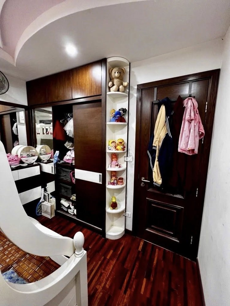 Bá.n Tập Thể Phố 8/3 Diện Tích Sử Dụng 70M 2 Ngủ