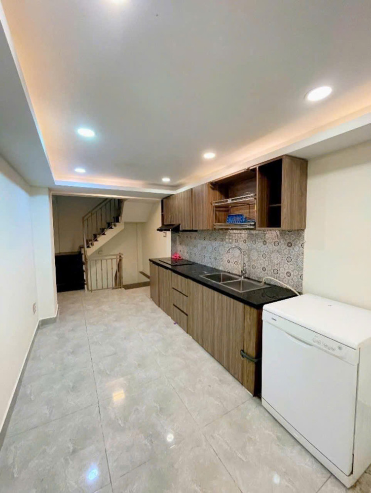 Sát Mặt Tiền Trung Tâm Q4 Đúc Bê Tông 5 Tấm Có 5 Tỷ