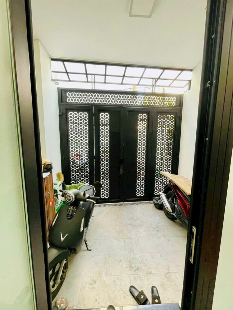 Bán Nhà Q4 Ngang 4.17 X 11.2 Mđúc 4 Tấm