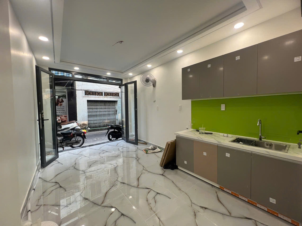 Bán Nhà Mặt Tiền Kinh Doanh Q4 Đúc Xây Mới Chỉ 3 Đ