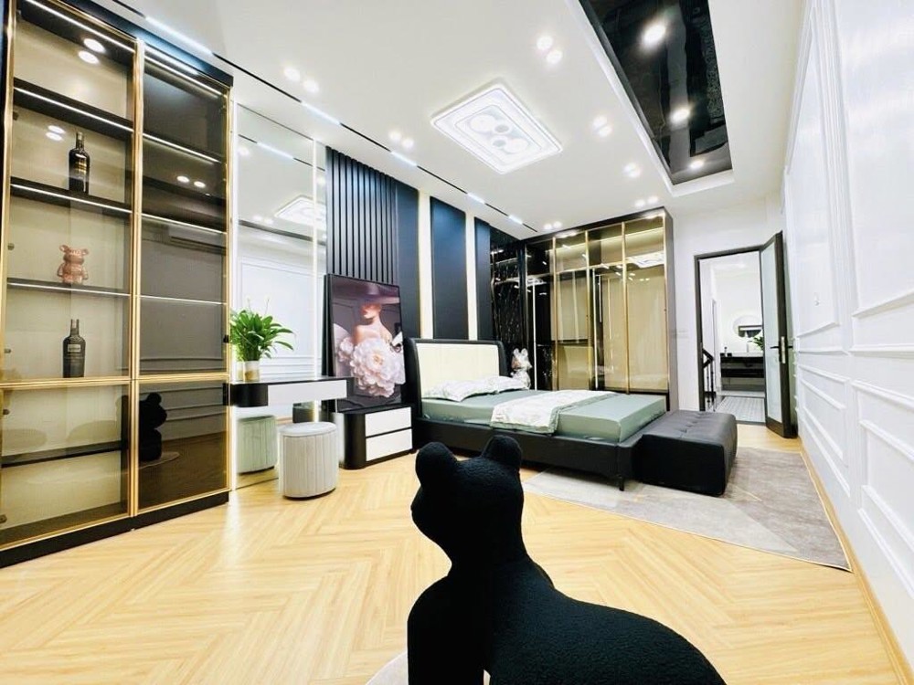 Bán Nhà Sài Đồng - Thang Máy - 2M Ra Phố - Giá Chưa Đến 9 Tỷ