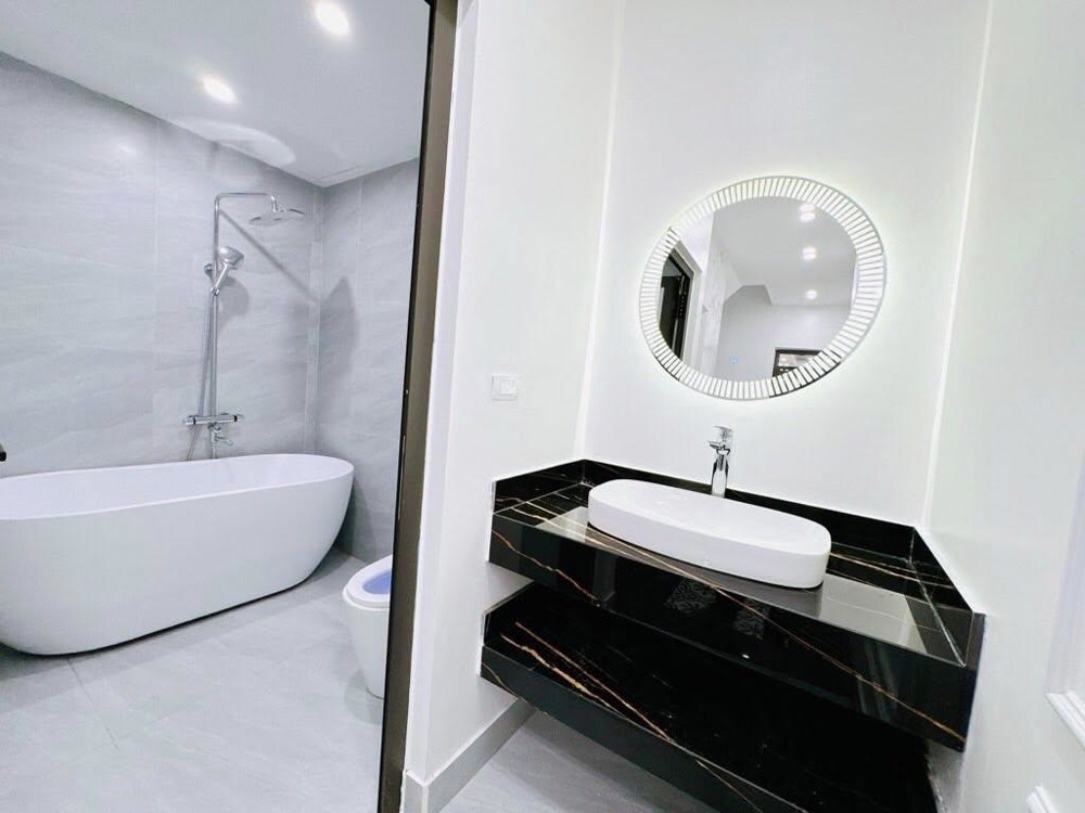 Bán Nhà Sài Đồng - Thang Máy - 2M Ra Phố - Giá Chưa Đến 9 Tỷ