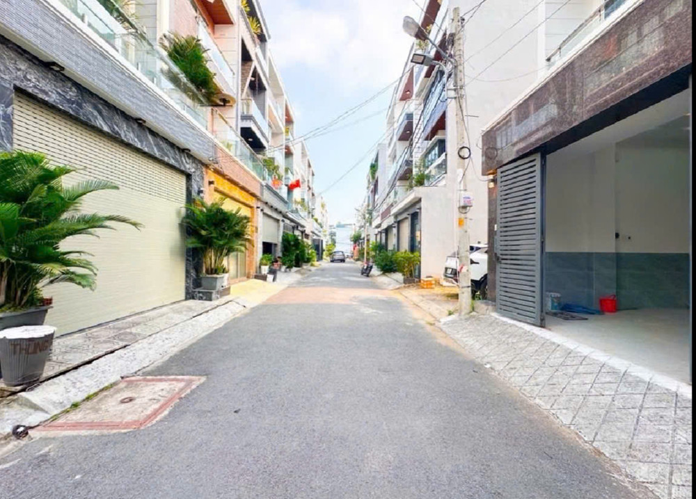 Tt Nhà Bè- Đ.nhựa 8M- Gara Ôtô- 80M2 4Tầng- Hoan Công Đầy Đủ- Chỉ 8.1Ty