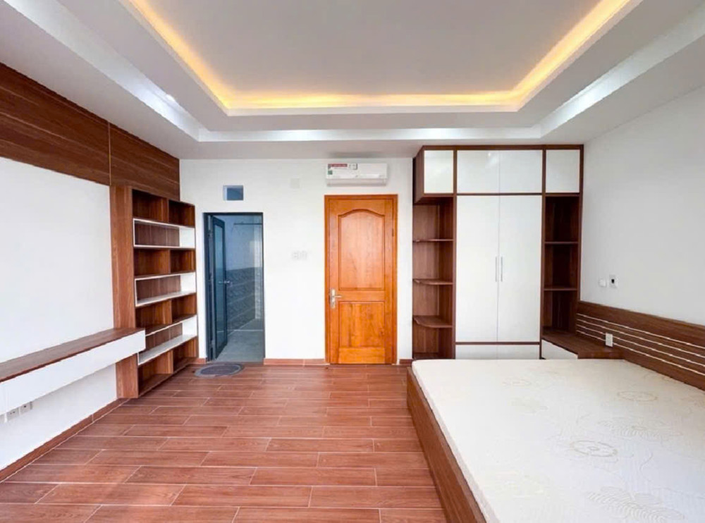 Tt Nhà Bè- Đ.nhựa 8M- Gara Ôtô- 80M2 4Tầng- Hoan Công Đầy Đủ- Chỉ 8.1Ty
