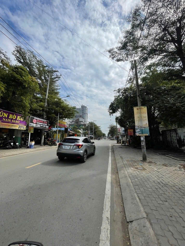 Quận 7, Lô Đất Mặt Tiền Hoàng Quốc Việt, 10,8X60m, Có Lối Đi Sau, Giá 115 Tỷ, Bán Gấp