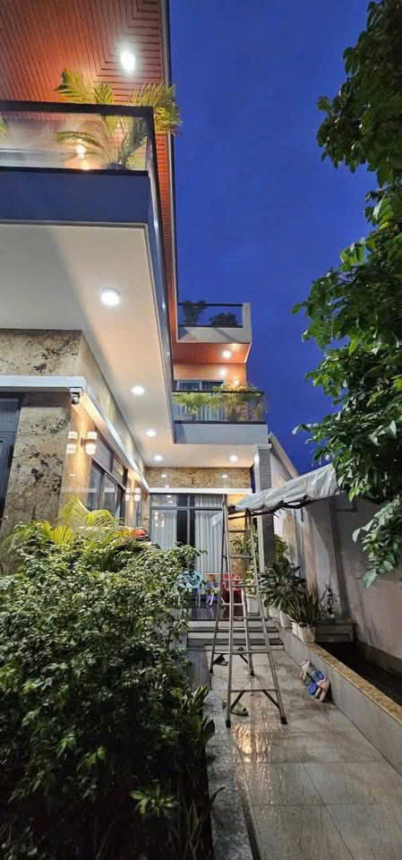 Biệt Thự Vườn Ngang 13M Xuân Thới Thượng – Full Thổ Cư – Giá Chỉ 9 Tỷ