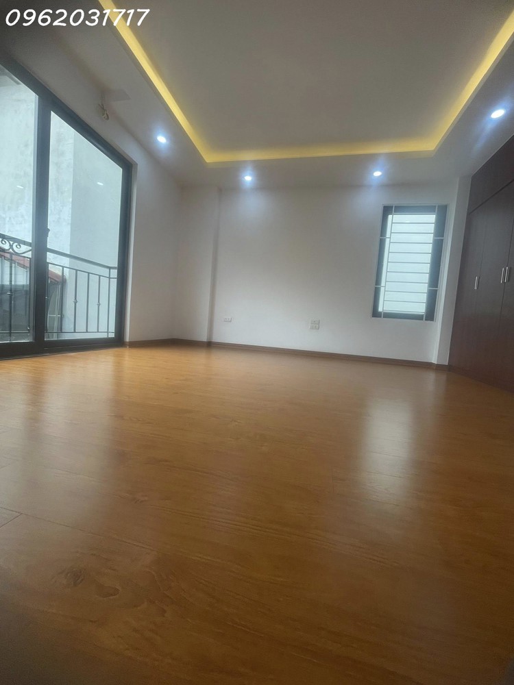 Nhà Mới Koong- Thang Máy Siêu Phẩm Lạc Long Quân -35M 6 Tầng Chỉ 12 Tỷ- Ngõ Thông