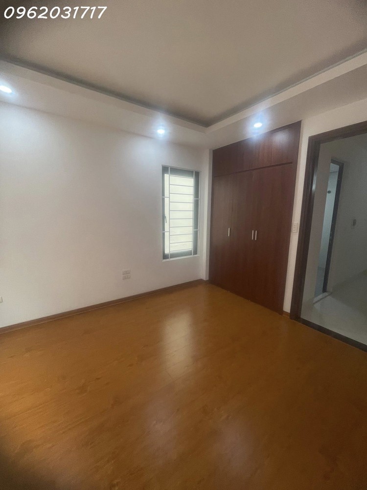 Nhà Mới Koong- Thang Máy Siêu Phẩm Lạc Long Quân -35M 6 Tầng Chỉ 12 Tỷ- Ngõ Thông