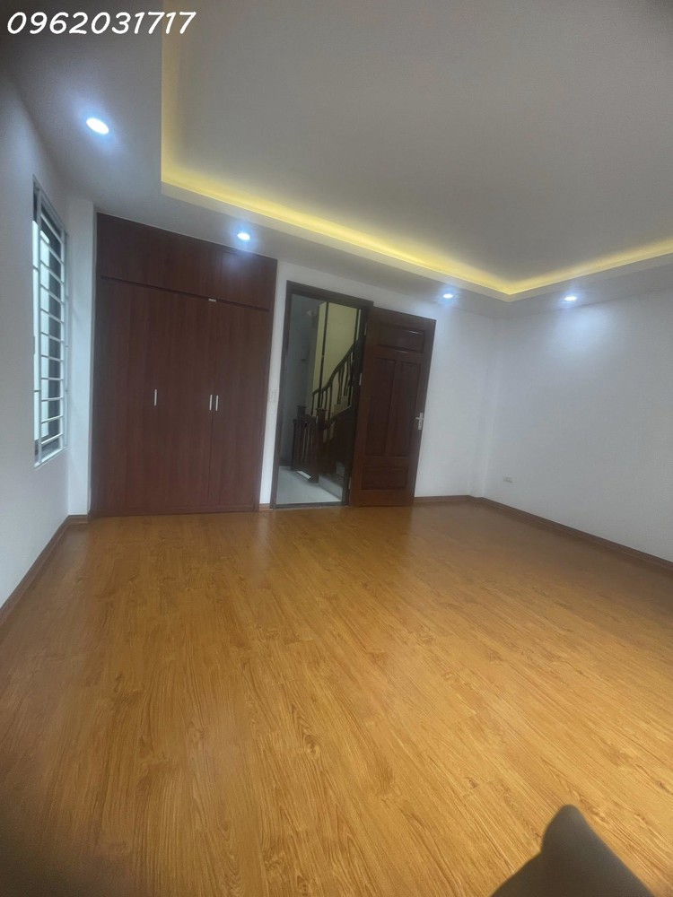 Nhà Mới Koong- Thang Máy Siêu Phẩm Lạc Long Quân -35M 6 Tầng Chỉ 12 Tỷ- Ngõ Thông