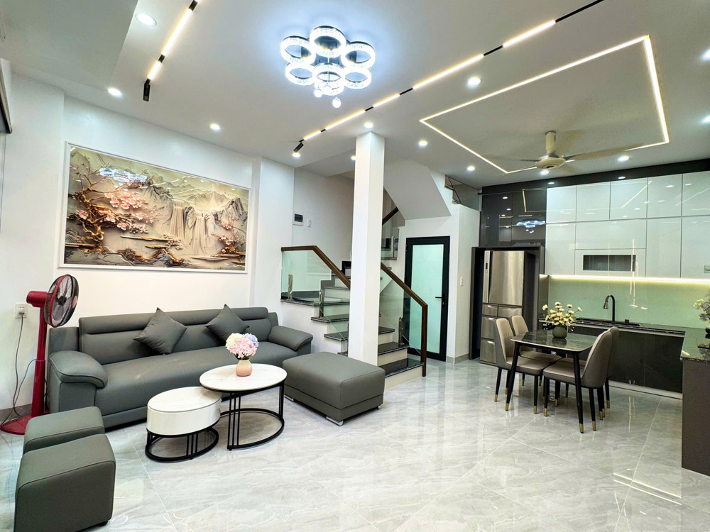 Nhà Đẹp Lê Lợi - Ngô Quyền - Ô Tô Nhỏ Đỗ Cửa - Sân Cổng Riêng Biệt - Chỉ Việc Xách Vali Về Ở!