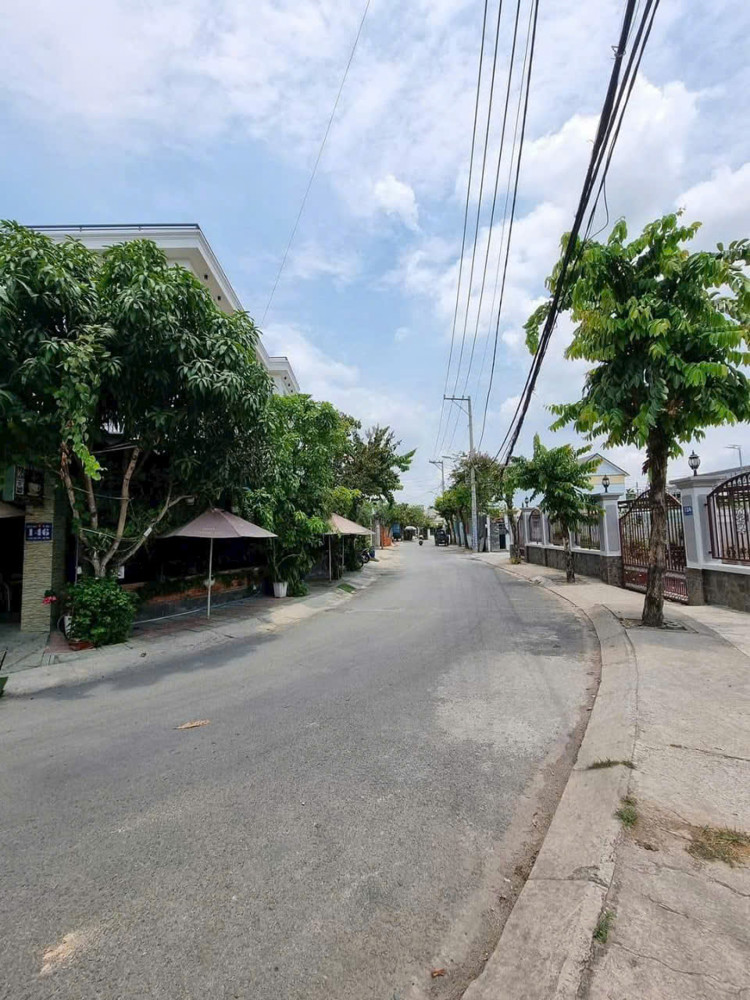 Góc 2 Mặt Tiền Hóc Môn – Kinh Doanh Cafe Ổn Định 8 Năm