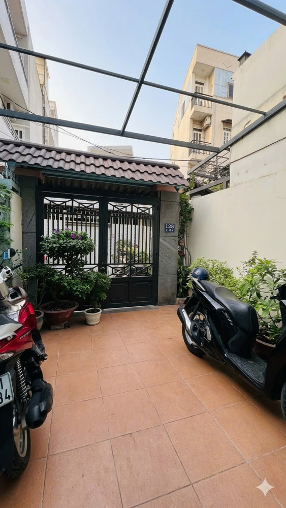 Nhỉnh 6. X Tỷ-Nở Hâu- Ngang 5M Hiếm- Nhà Mới Đường Xe Tải- Gần Kcx Tân Thuận- Quận 4