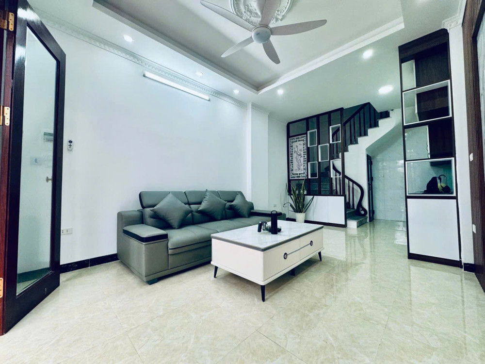 Bán Nhà Trung Tâm Thạch Bàn, Long Biên 30M2 X5 Tầng Xây Mới Nhỉnh 6 T.ỷ