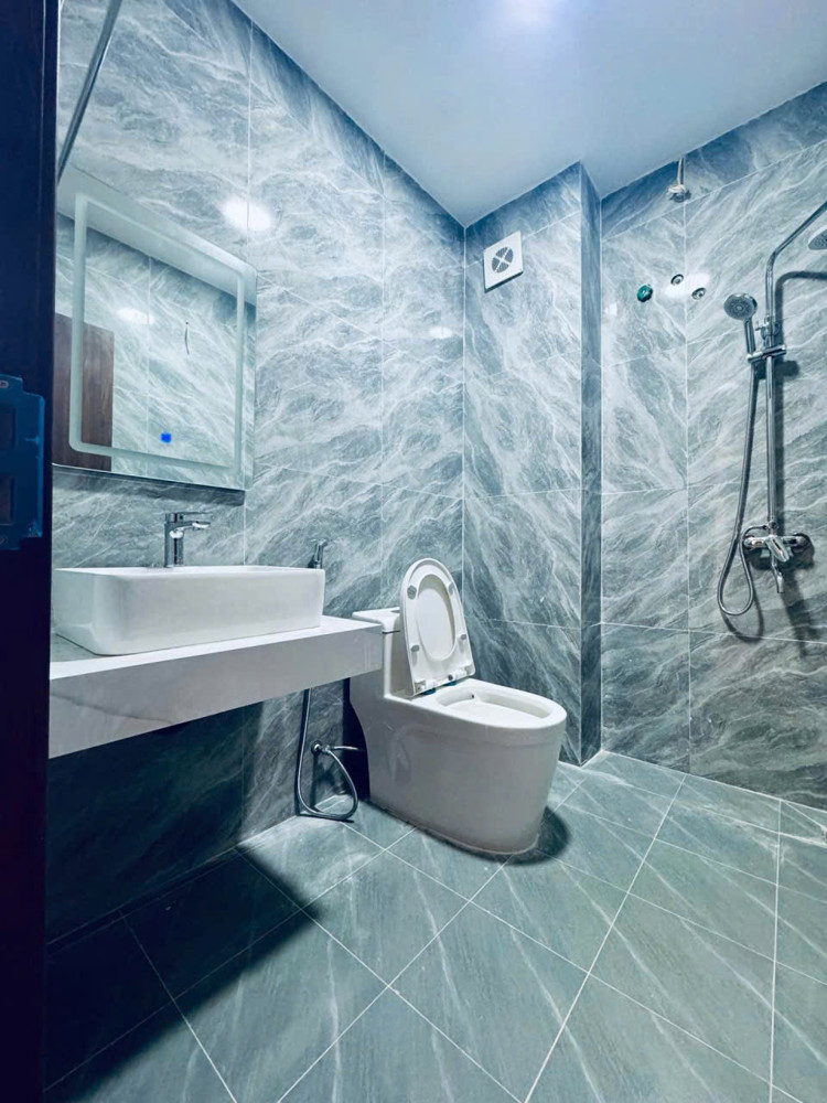 Bán Nhà Trung Tâm Thạch Bàn, Long Biên 30M2 X5 Tầng Xây Mới Nhỉnh 6 T.ỷ