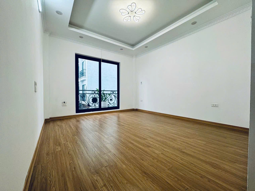 Bán Nhà Trung Tâm Thạch Bàn, Long Biên 30M2 X5 Tầng Xây Mới Nhỉnh 6 T.ỷ