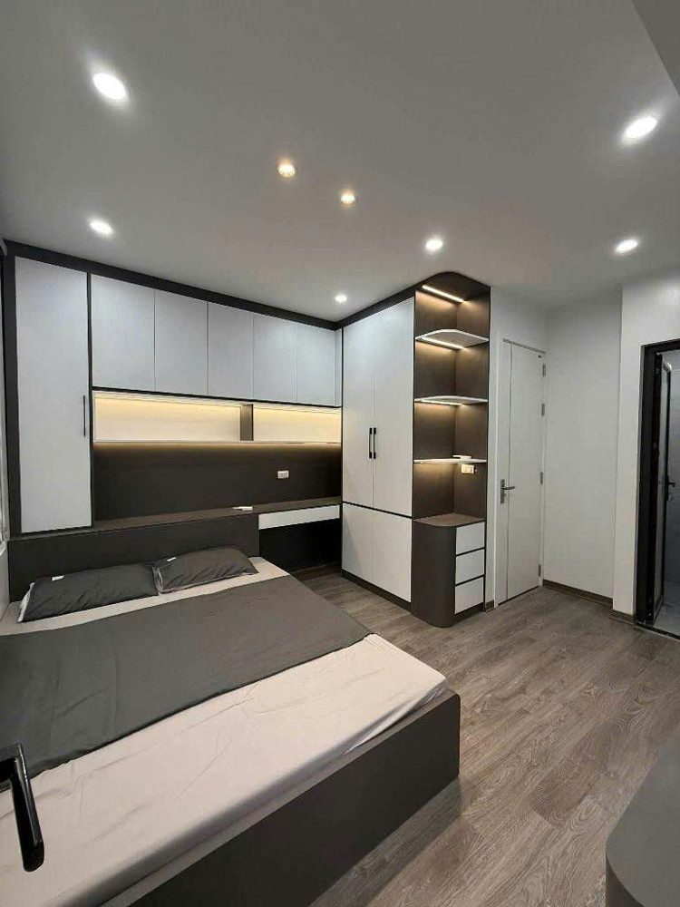 Kim Mã 25M X5 Tầng Giá 6,8 Tỷ Lô Góc,Ngõ Thông,Cách Phố 10M -Full Nội Thất