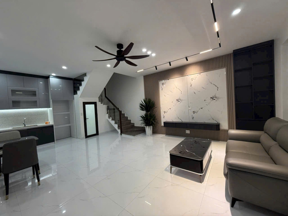 Nhà Phố Kiều Sơn - Văn Cao - 42M 3 Tầng - Ô.tô Đỗ Sát Nhà