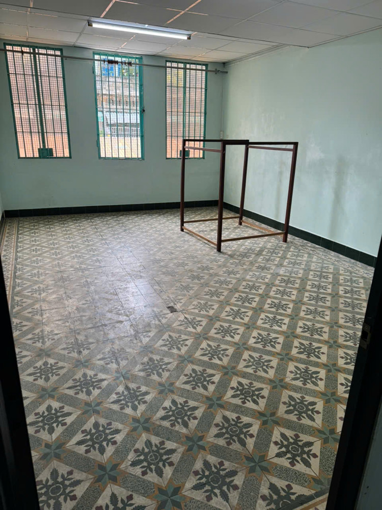 Cho Thuê Nhà Tầng Trên Trung Tâm Quận 5 – Ngay Chợ Xã Tây, Tiện Ở Lâu Dài