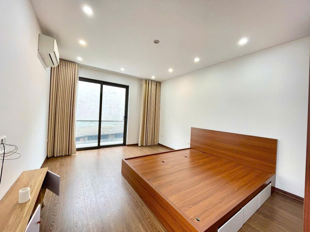 Bán Nhà Hoa Lâm 35M 5 Tầng Lô Góc Ô Tô Tránh Hơn 9 Tỷ