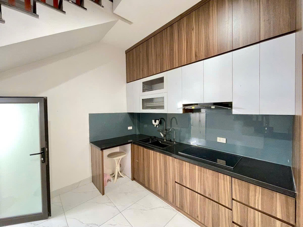 Bán Nhà Hoa Lâm 35M 5 Tầng Lô Góc Ô Tô Tránh Hơn 9 Tỷ