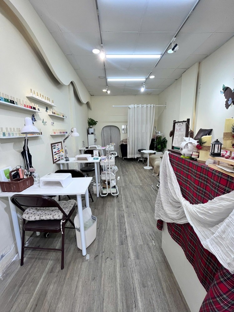 Sang Tiệm Nail 60Tr Huỳnh Văn Bánh – Mặt Tiền Trung Tâm Quận Phú Nhuận