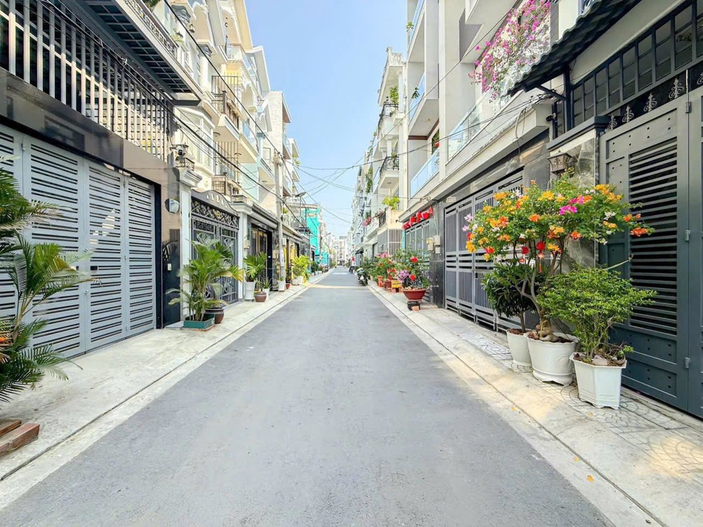 Nhà Ngay Trung Tâm Nhà Bè, Cạnh Cầu Phú Xuân, 5X12m, Chỉ 7.2 Tỷ