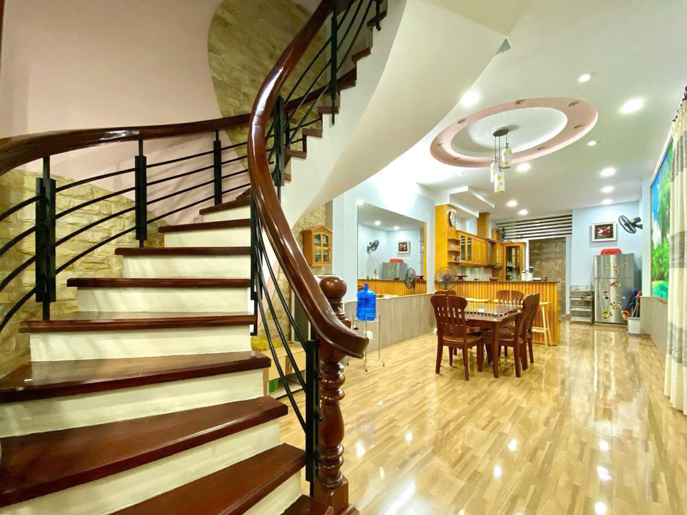 Nhà 3 Tầng Nguyễn Thiện Thuật – 73.5M² – 5Pn – Cách Biển 400M – Homestay – 11 Tỷ Tl