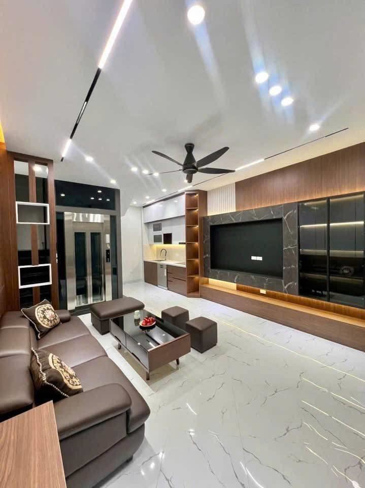 Bán Nhà Sài Đồng 6 Tầng Thang Máy Ô Tô Đỗ Cửa 5M Ra Mặt Đường 15M Gần Trường