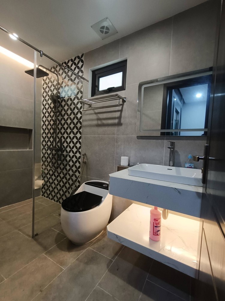 Bán Nhà Sài Đồng 6 Tầng Thang Máy Ô Tô Đỗ Cửa 5M Ra Mặt Đường 15M Gần Trường