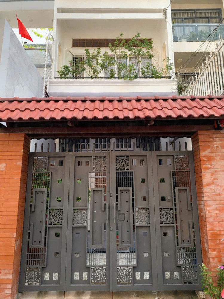 Bán Nhà Mặt Tiền Trung Tâm Q4 Cạnh Q1 Ngang 4.2 Dài 26 - Đúc Bê Tông