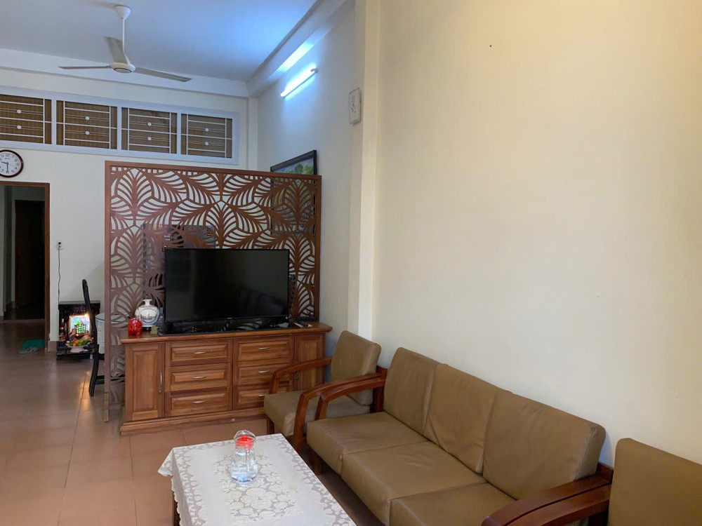 Bán Nhà Mặt Tiền Trung Tâm Q4 Cạnh Q1 Ngang 4.2 Dài 26 - Đúc Bê Tông