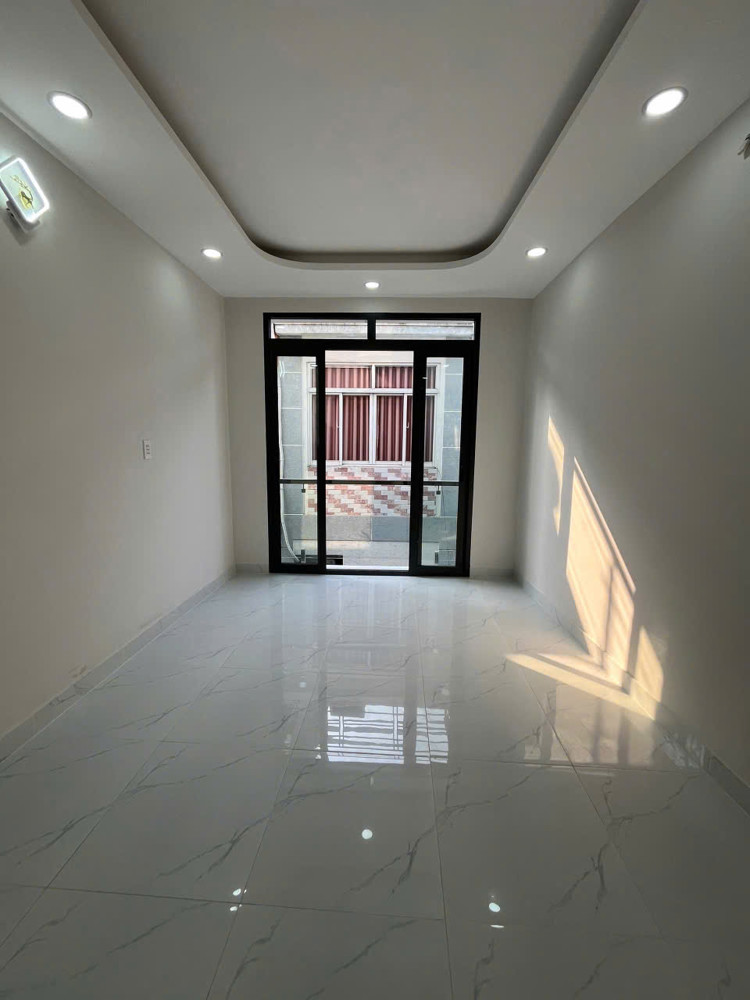 Bán Nhà Sát Mặt Tiền Đối Diện Q1 Đúc 4 Tấm Mới Hoàng Diệu