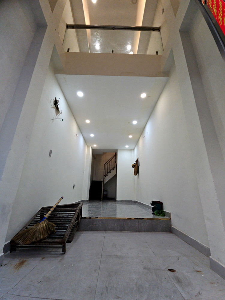 Sát Mặt Tiền Trung Tâm Q4 Đúc Bê Tông 5 Tấm Có 5 Tỷ