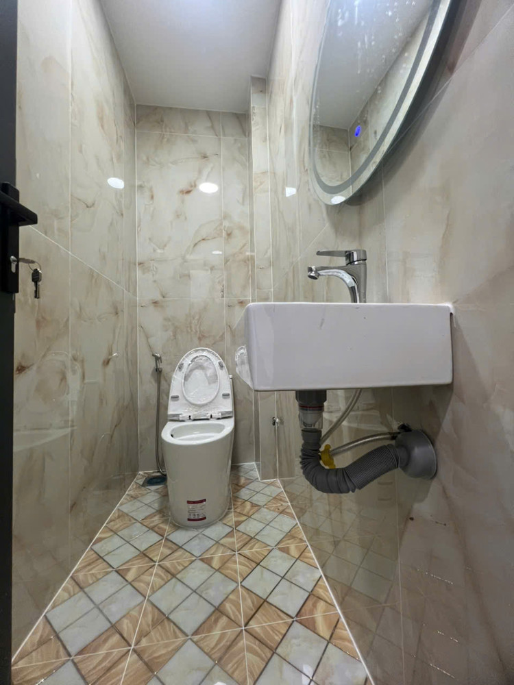 Bán Nhà Mặt Tiền Kinh Doanh Q4 Đúc Xây Mới Chỉ 3 Đ