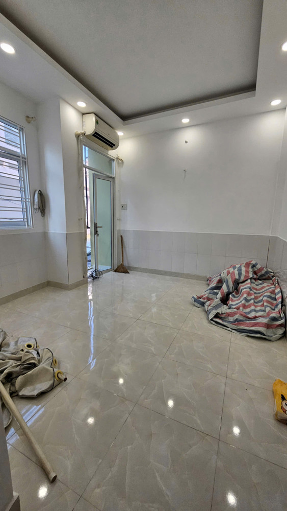 Bán Nhà Trung Tâm Q4 Đối Diện Q1hẻm Thông 1 Trục Ngang 5M Ngang 7 Dài 4 - 4 Tấm Có 4 Đ