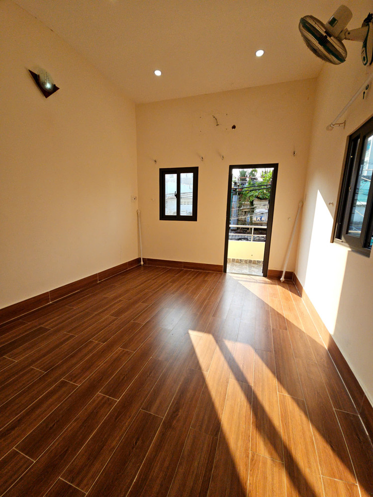 Bán Nhà Trung Tâm Q4 Ngang 3.3 Dài 10.5 Nở Hậu 3.5Đúc Bê Tông Có 3 Đ