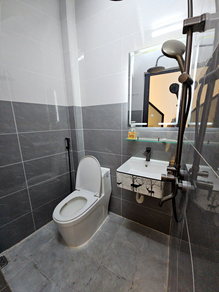 Bán Nhà Hẻm Xe Hơi Tới Nhà Trung Tâm Q4 Đối Diện Q1 Có 3 Đ