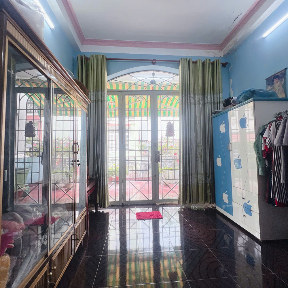 Bán Nhà Mặt Tiền Hẻm Q4 Ngang 3.5 X 13.5 Đúc 3 Tấm