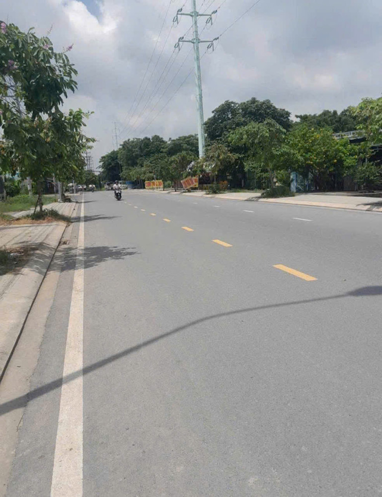 Kho Xưởng Mặt Tiền Nhựa Tân Hiệp – 9.4X30m – 250M² Thổ Cư – Chỉ 9.8 Tỷ