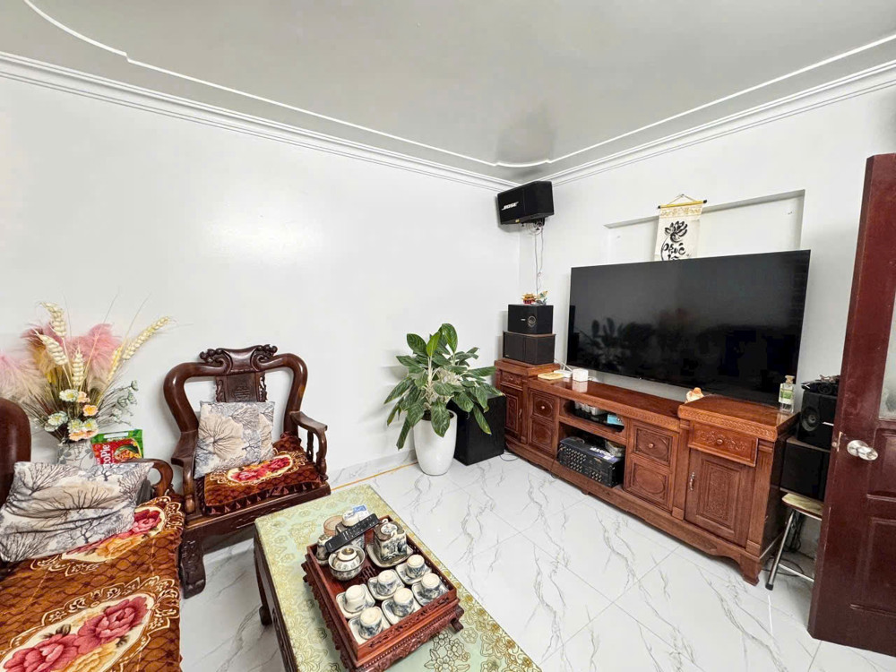 Nhà Mặt Đường Thư Trung - Văn Cao - 48M 4 Tầng - Sân Cổng Riêng