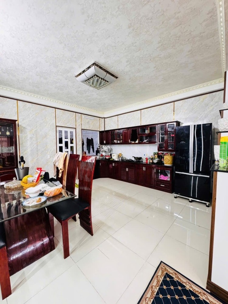 Bán Nhà Đẹp 100M² 3 Tầng Dĩ An,Shr Đường Nhựa 2 Ô Tô,Gần Vincom Dĩ An