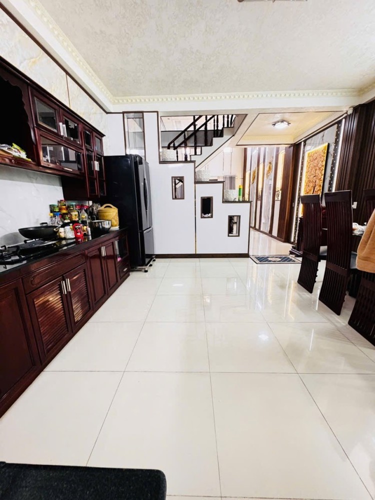 Bán Nhà Đẹp 100M² 3 Tầng Dĩ An,Shr Đường Nhựa 2 Ô Tô,Gần Vincom Dĩ An