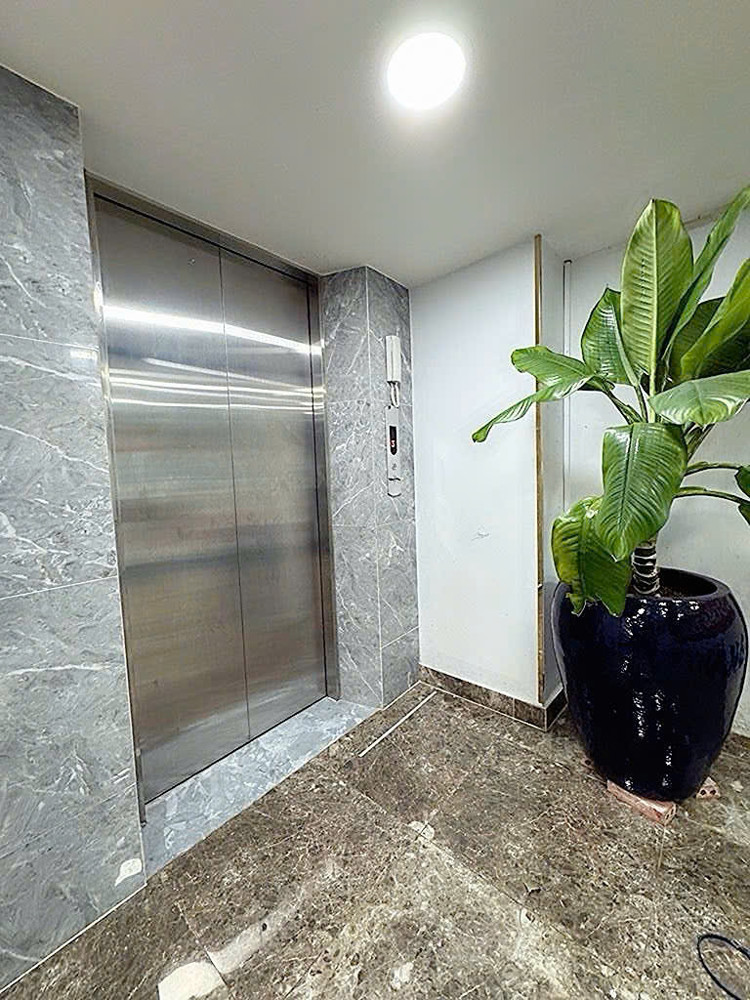 Hiếm Ngang 5M Nở Hậu 6,6M * 16M Vuông Đẹp - Bán Nhà 5 Tầng Thang Máy Đ.bến Vân Đồn, P.khánh Hội,